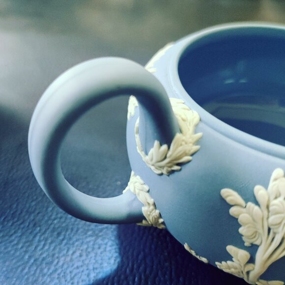 Wedgewood Cream and Sugar Bowl with Lid. Vintage great condition. - Picture 2 of 12